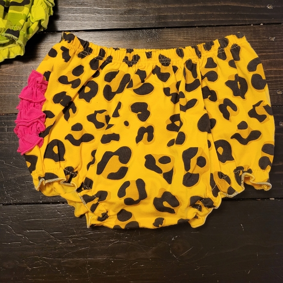 3 for $10 🤎Ruffle buns diaper covers - Picture 4 of 6